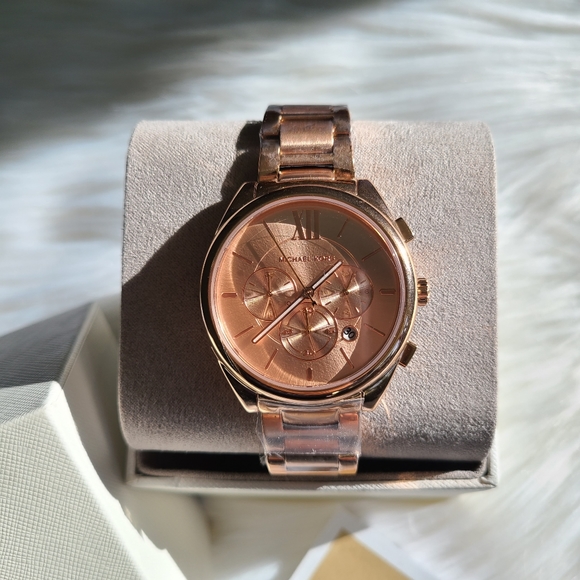 Michael Kors Women's Rose Gold Watch - Picture 3 of 5